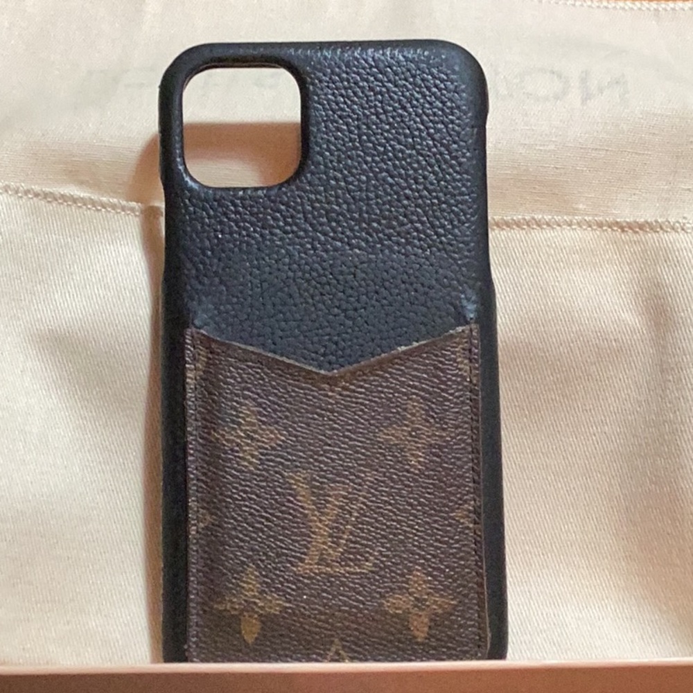 Louis Vuitton iPhone case with sleeper bag and box - Picture 2 of 7